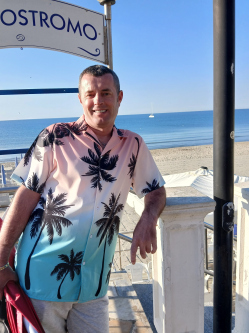 Laci, 48 �ves t�rskeres� f�rfi, Piemont