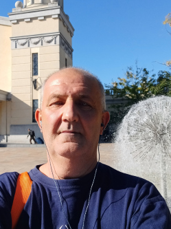 Attila, 52 �ves t�rskeres� f�rfi, B�k�scsaba