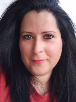 Anita, 40 �ves t�rskeres� n�, Bicske
