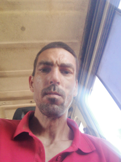 Jani, 40 �ves t�rskeres� f�rfi, Cserdi