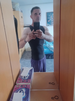 Attila, 42 �ves t�rskeres� f�rfi, G�d