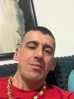 Gyula, 42 �ves t�rskeres� f�rfi, Csorna