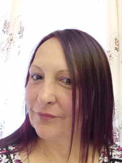 DINA, 54 �ves j�szber�nyi t�rskeres� n�