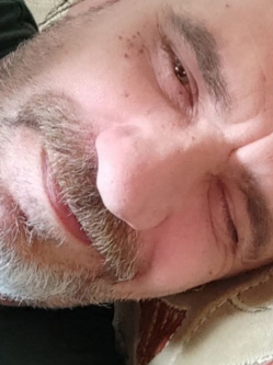 Roland, 49 �ves t�rskeres� f�rfi, Ny�regyh�za