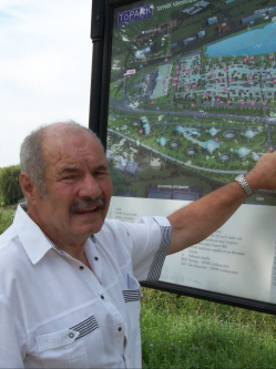 Attila, 77 �ves t�rskeres� f�rfi, Di�sd
