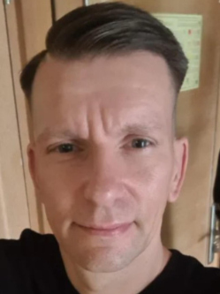 L�szl�, 42 �ves t�rskeres� f�rfi, Szolnok