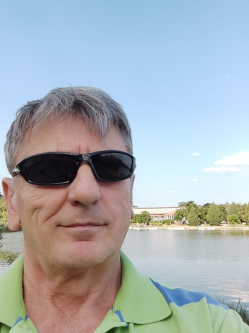 L�szl�, 70 �ves t�rskeres� f�rfi, Orosh�za