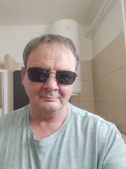 G�bor, 57 �ves t�rskeres� f�rfi, D�ms�d