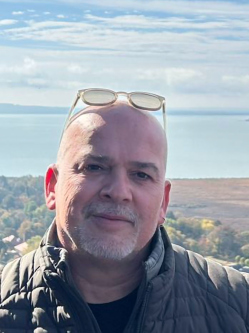Ferenc, 54 �ves p�csmegyeri t�rskeres� f�rfi