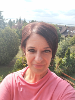 M�nika, 52 �ves t�rskeres� n�, Gyula