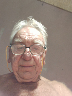 Gyula, 71 �ves t�rskeres� f�rfi, G�d
