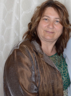 Kata, 55 �ves t�rskeres� n�, Ny�regyh�za