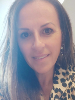 Vera, 50 �ves gy�r�jfalui t�rskeres� n�