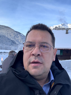 Ferenc, 52 �ves t�rskeres� f�rfi, Csan�dap�ca