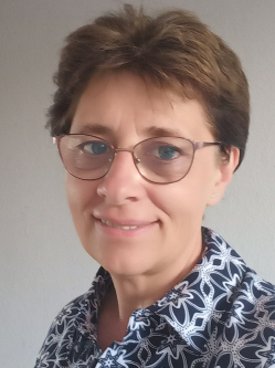 Teca, 55 �ves t�rskeres� n�, Szeksz�rd