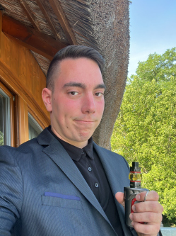 �ron, 25 �ves cs�kak�i t�rskeres� f�rfi