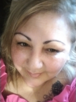 Lona, 47 �ves t�rskeres� n�, �rk�ny