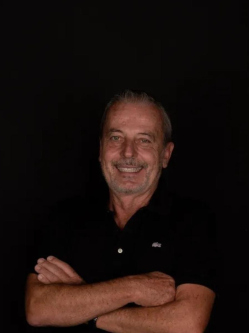 Martin, 59 �ves t�rskeres� f�rfi, Ny�regyh�za