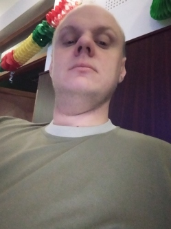 L�szl�, 34 �ves t�rskeres� f�rfi, Kisk�re