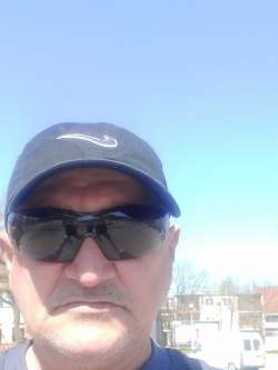J�nos, 55 �ves t�rskeres� f�rfi, Ny�regyh�za