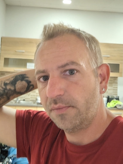 Norbert, 38 �ves t�rskeres� f�rfi, L�tav�rtes