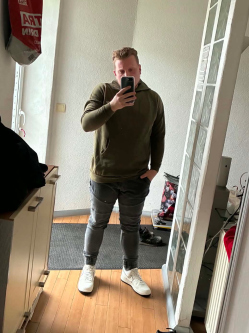 Benedek, 23 �ves t�rskeres� f�rfi, Berlin