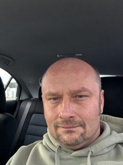 András, 41 éves társkereső férfi, Ágfalva