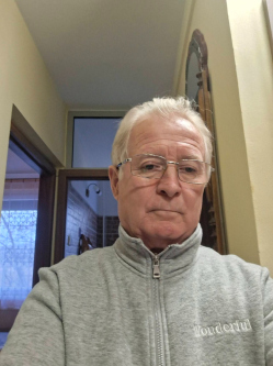 L�szl�, 61 �ves t�rskeres� f�rfi, Tatab�nya