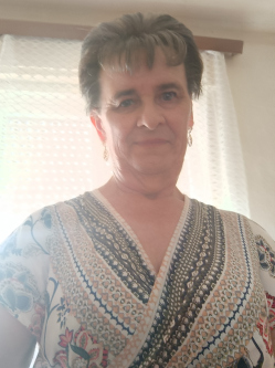 Erzsike, 57 �ves t�rskeres� n�, S�rospatak