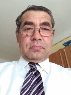 Gyula, 61 �ves t�rskeres� f�rfi, Berz�k