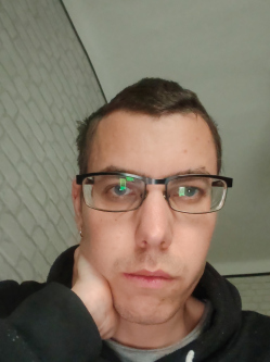 Tibor, 32 �ves t�rskeres� f�rfi, G�rgeteg