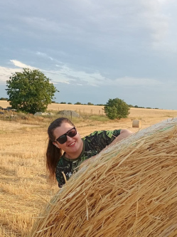 Barbara, 32 �ves t�rskeres� n�, Gy�r