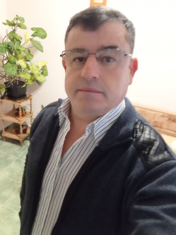 Karcsi, 54 �ves t�rskeres� f�rfi, Szabadsz�ll�s