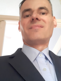 G�bor, 50 �ves t�rskeres� f�rfi, Domb�v�r