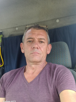 J�zsef, 53 �ves t�rskeres� f�rfi, Beretty��jfalu