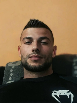 Zsolt, 35 �ves t�rskeres� f�rfi, P�cs