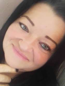 Erika, 50 �ves t�rskeres� n�, Orosh�za