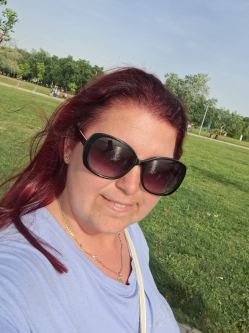 Timea, 44 �ves t�rskeres� n�, �rk�ny