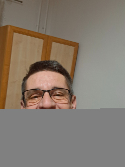 Istvan, 53 �ves t�rskeres� f�rfi, Ajka