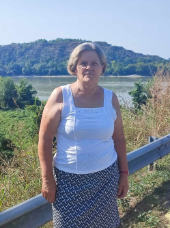 Erzs�bet, 31 �ves t�rskeres� n�, �gasegyh�za