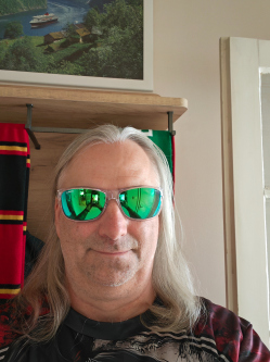 Laci, 51 �ves t�rskeres� f�rfi, Gy�r