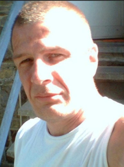 Guszt�v, 44 �ves t�rskeres� f�rfi, Kaposv�r