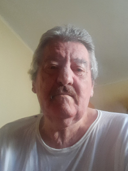 L�szl�, 62 �ves t�rskeres� f�rfi, Kemence