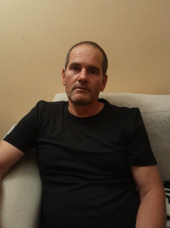 S�ndor, 44 �ves t�rskeres� f�rfi, Dunaf�ldv�r