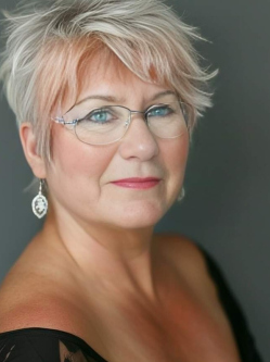 Magdalena, 62 �ves t�rskeres� n�, Kassa