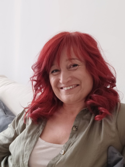 ANGI, 53 �ves t�rskeres� n�, Sz�kesfeh�rv�r