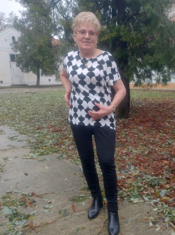Nelli, 73 �ves nagyk�r�si t�rskeres� n�