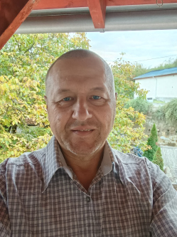 Andr�s, 59 �ves t�rskeres� f�rfi, Orosh�za