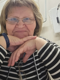 Joli, 66 �ves t�rskeres� n�, V�rpalota