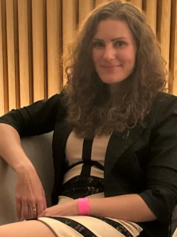 M�nika, 41 �ves t�rskeres� n�, Kassa